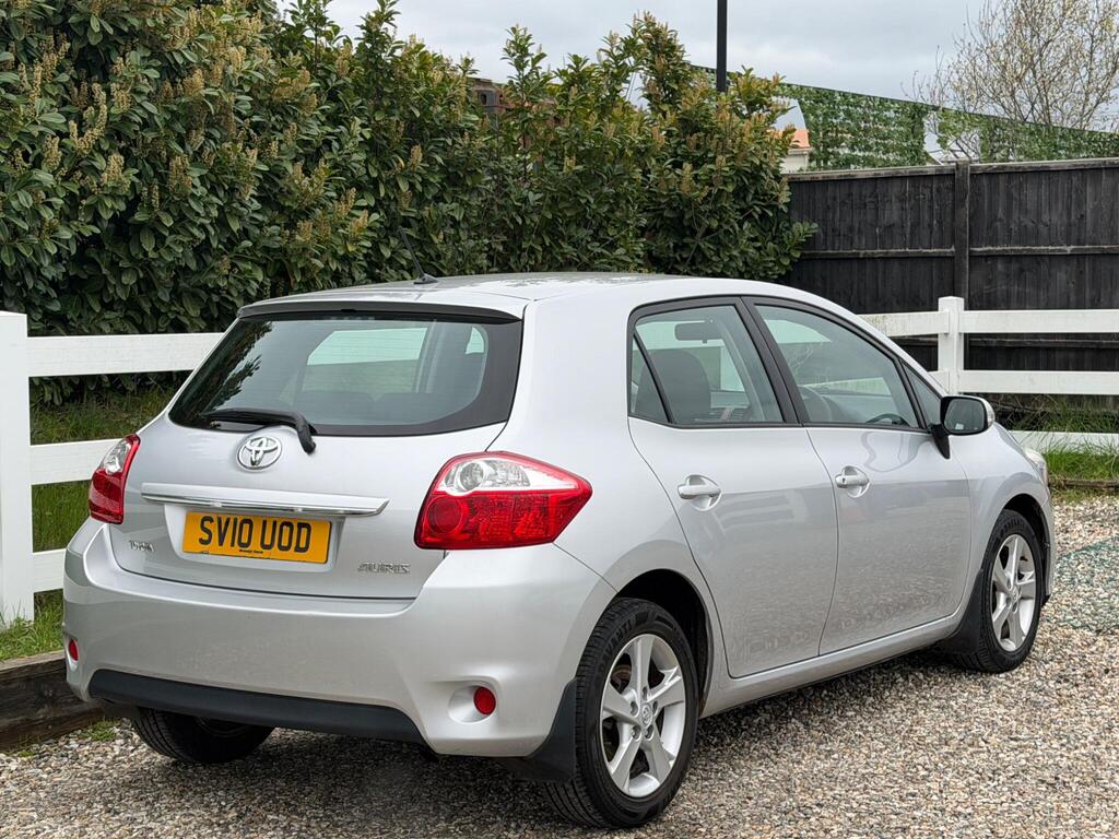 2010 Toyota Auris thumbnail 14