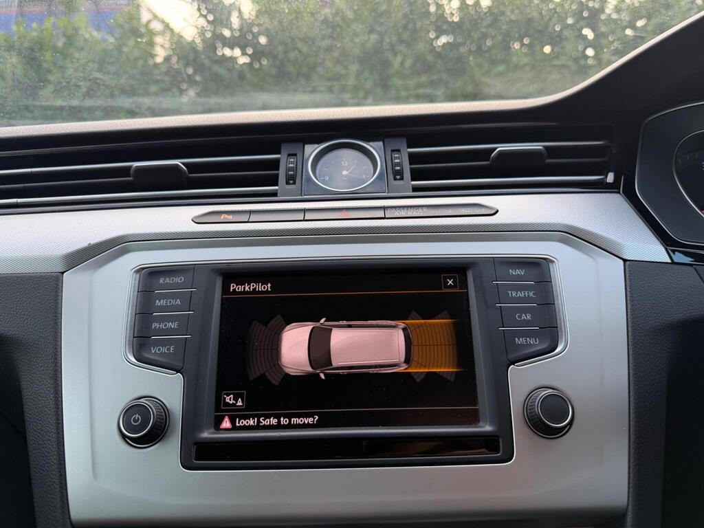 2016 Volkswagen Passat thumbnail 25