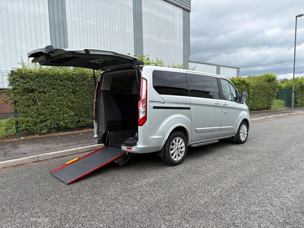 Ford Tourneo Custom Minibus 2.0 320 EcoBlue Titanium Auto L1 Euro 6 (s/s) 5dr