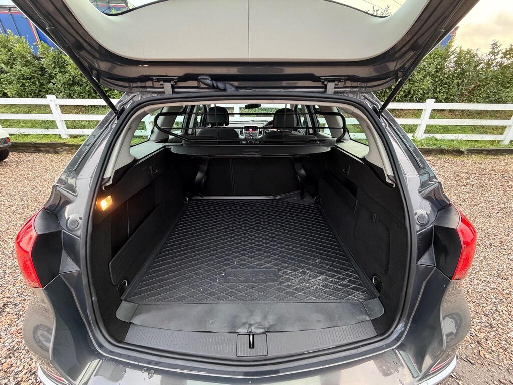 Vauxhall Astra 1.6 CDTi ecoFLEX Tech Line Sports Tourer Euro 6 (s/s) 5dr thumbnail 25