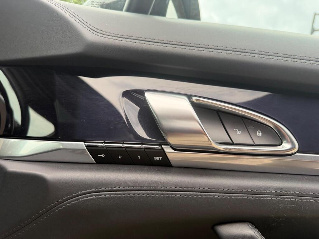 2015 Porsche Panamera thumbnail 49
