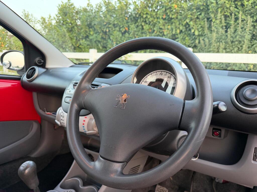 2011 Peugeot 107 thumbnail 22