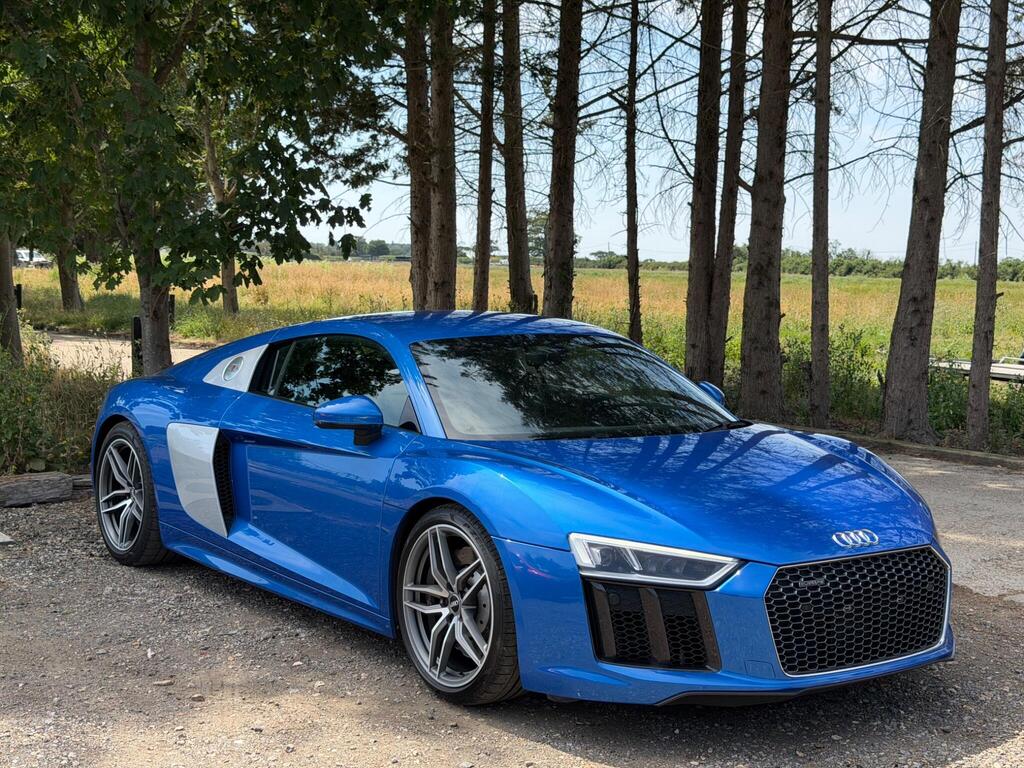 Audi R8 Coupe 5.2 FSI V10 S Tronic quattro Euro 6 (s/s) 2dr
