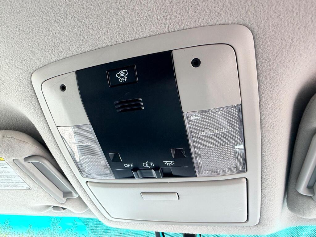 2010 Toyota Land Cruiser thumbnail 30