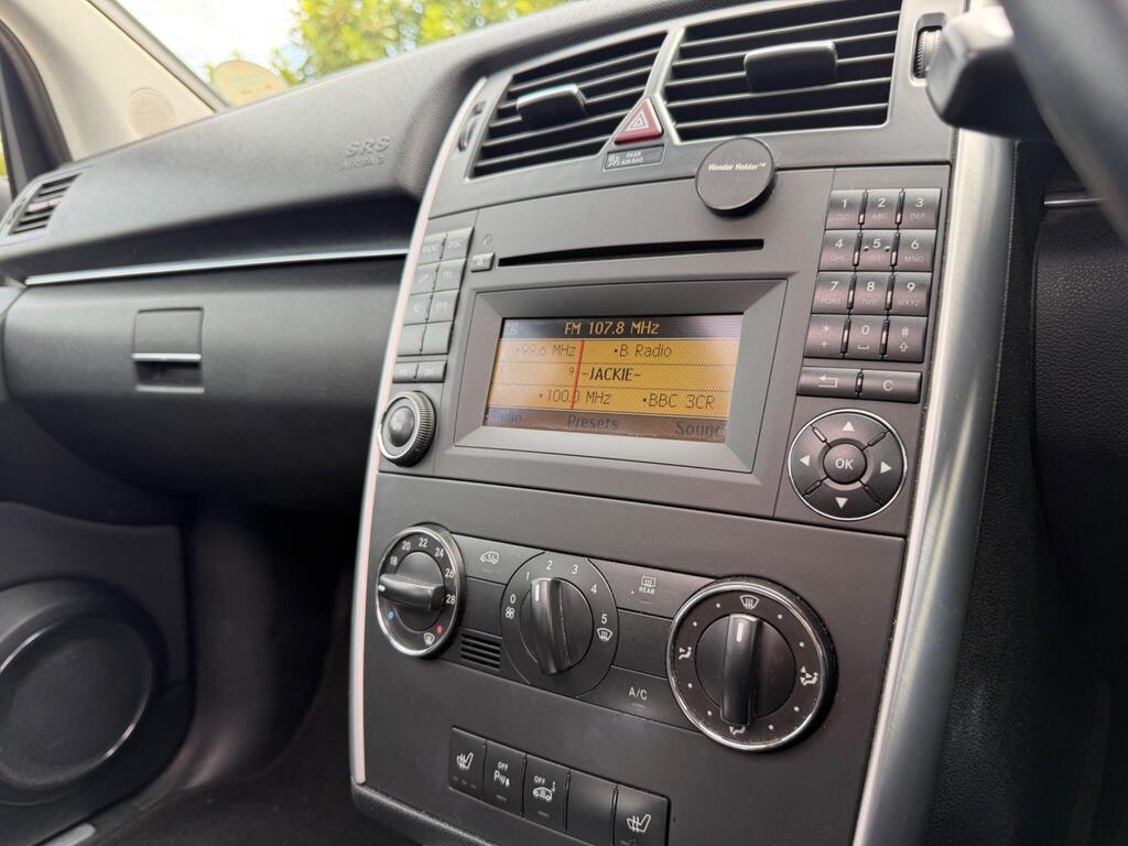 2011 Mercedes-Benz B Class thumbnail 35