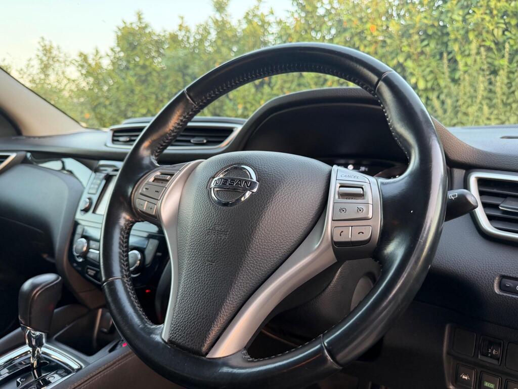 2015 Nissan Qashqai thumbnail 28