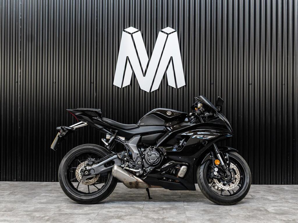 Yamaha R7