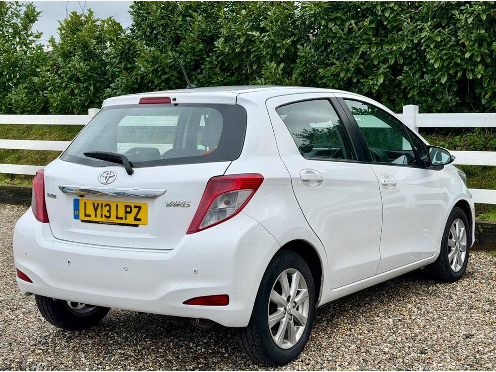 2013 Toyota Yaris thumbnail 27