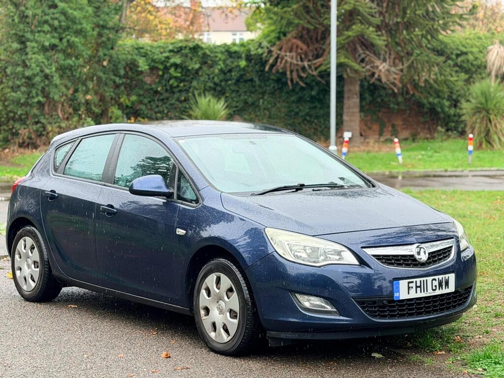 Vauxhall Astra Hatchback 1.6 16v Exclusiv Auto Euro 5 5dr