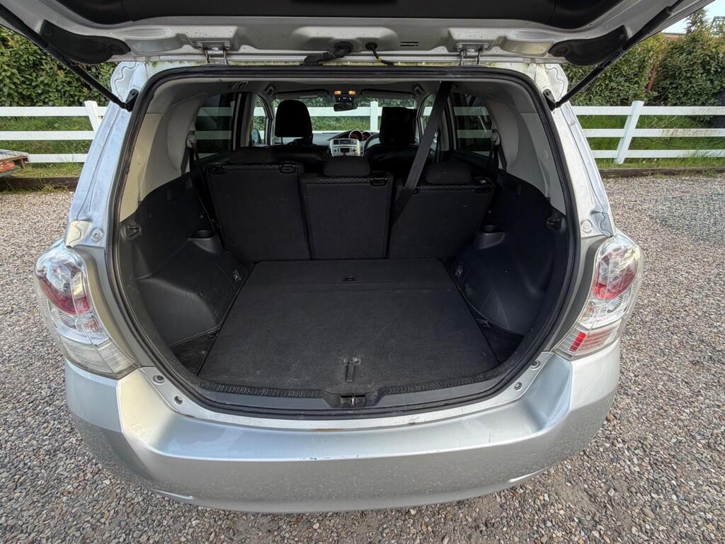 2010 Toyota Verso thumbnail 23