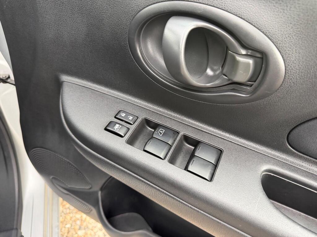 2012 Nissan Micra thumbnail 28