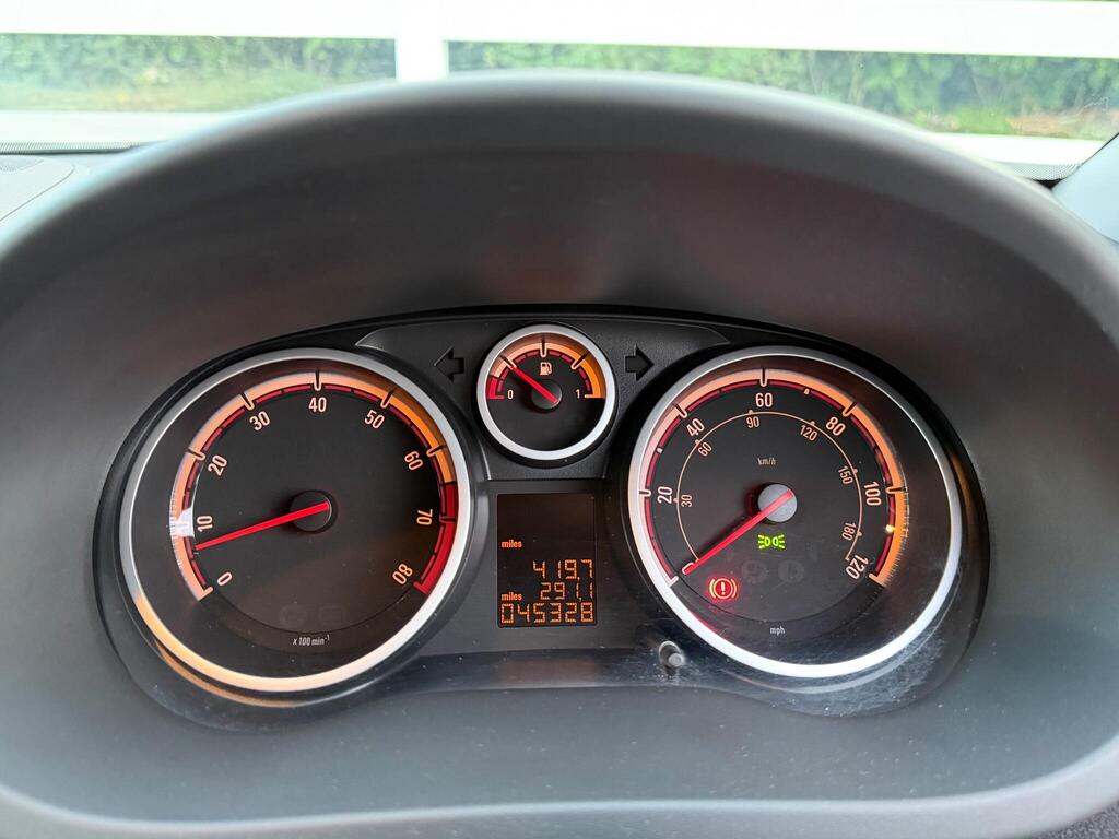 2014 Vauxhall Corsa thumbnail 22