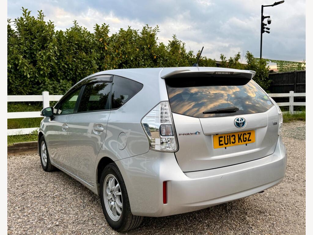 2013 Toyota Prius+ thumbnail 9