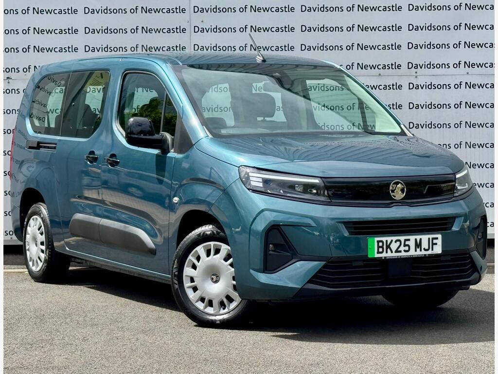 Vauxhall Combo Life Electric MPV 52kWh Design XL MPV Auto 5dr (7.4kW Charger)