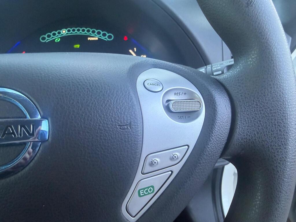 2017 Nissan Leaf thumbnail 31