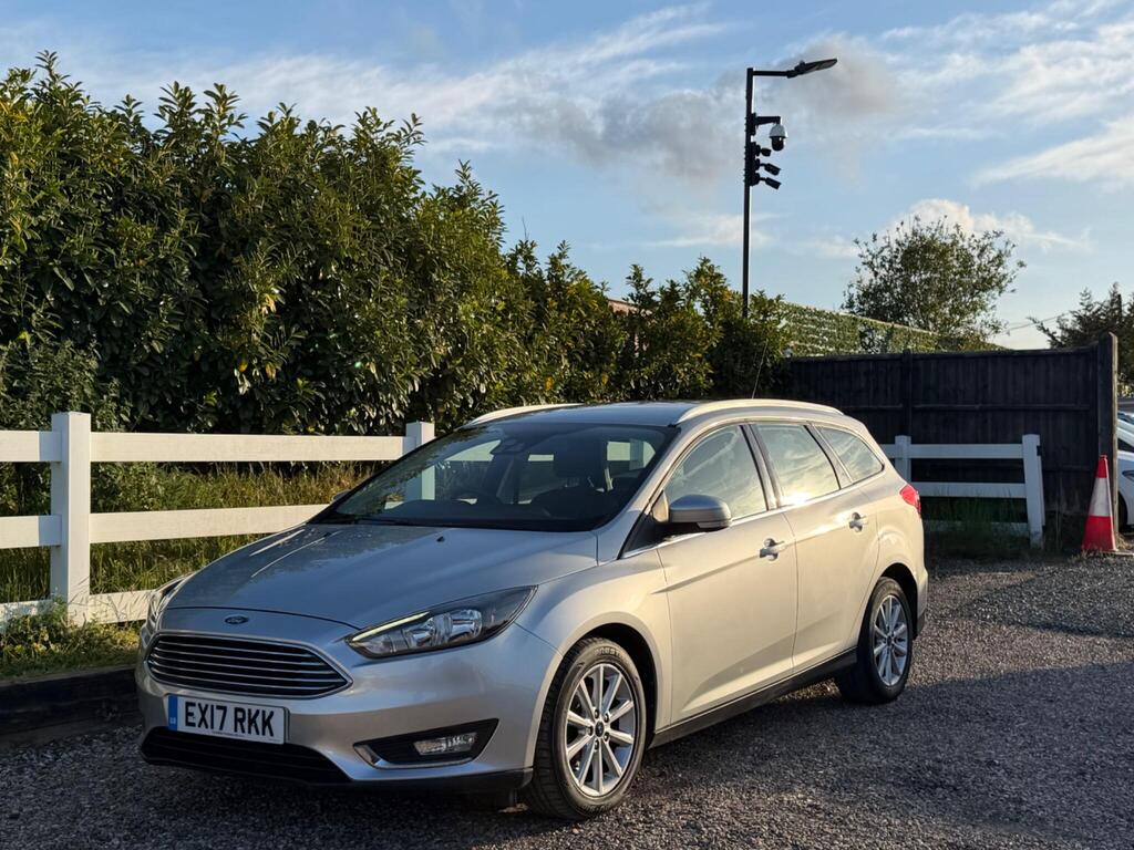 2017 Ford Focus thumbnail 8