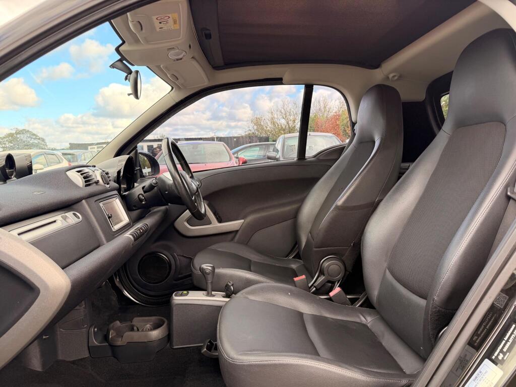 2014 Smart fortwo thumbnail 35