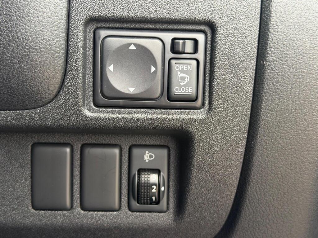2013 Nissan Micra thumbnail 26