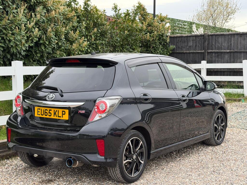 2016 Toyota Yaris thumbnail 14