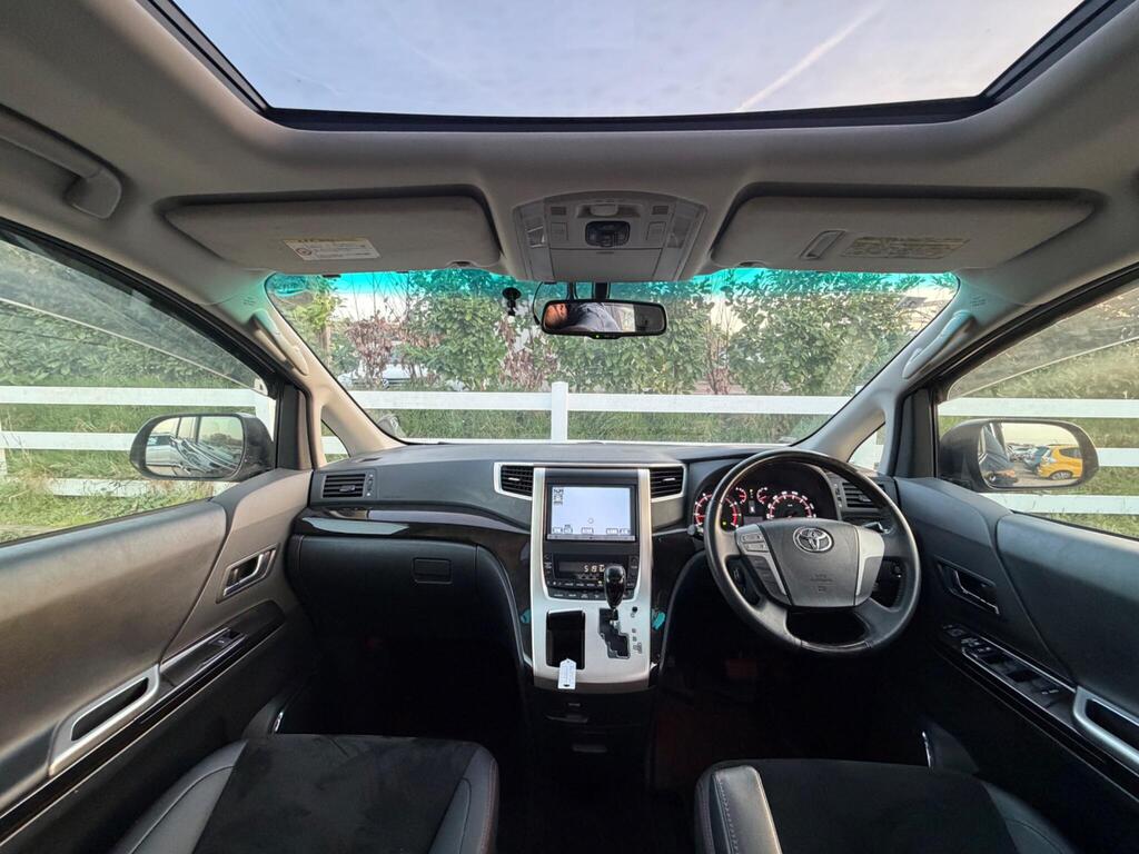 2013 Toyota Vellfire thumbnail 18