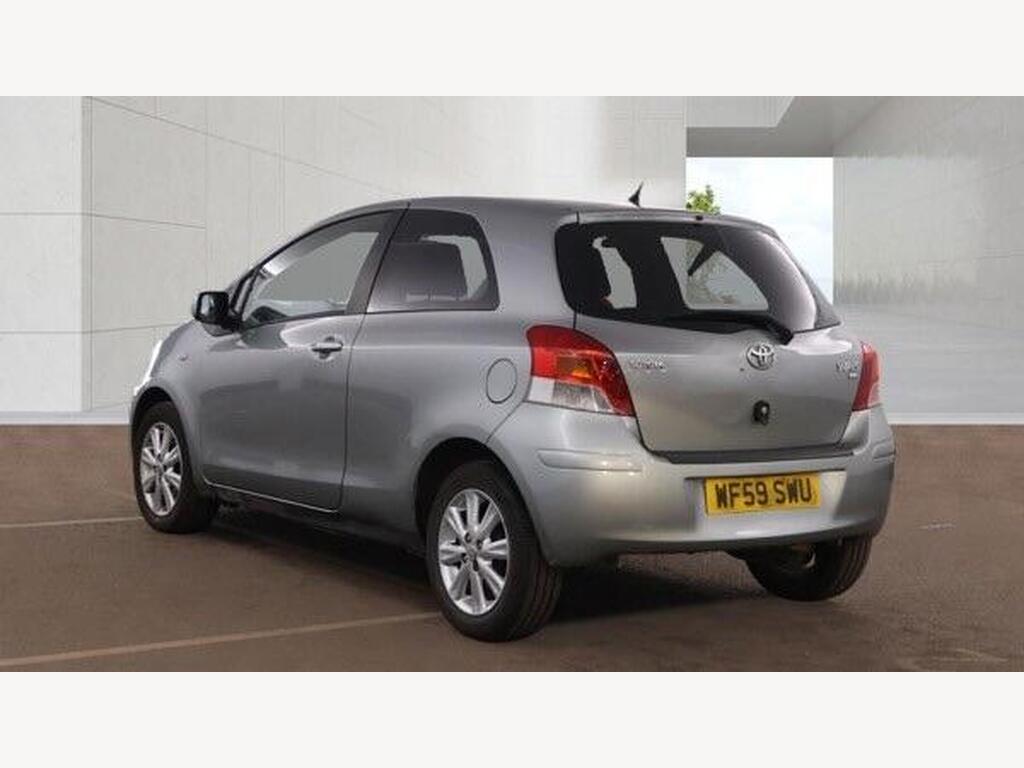 2009 Toyota Yaris thumbnail 3