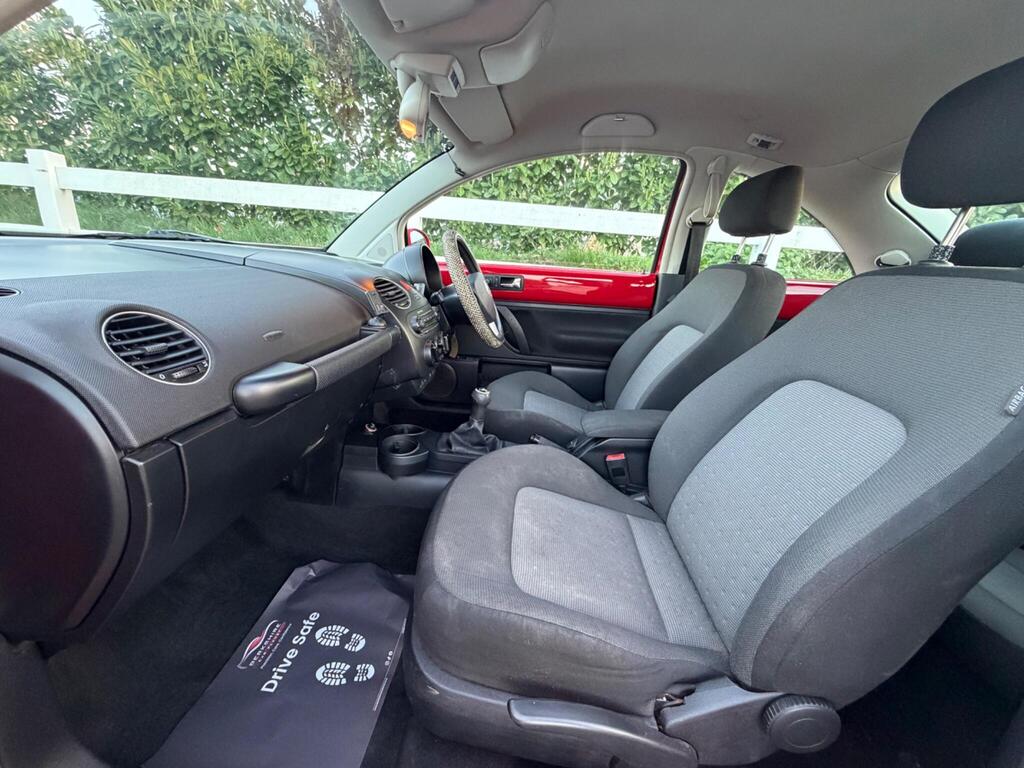 2010 Volkswagen Beetle thumbnail 24