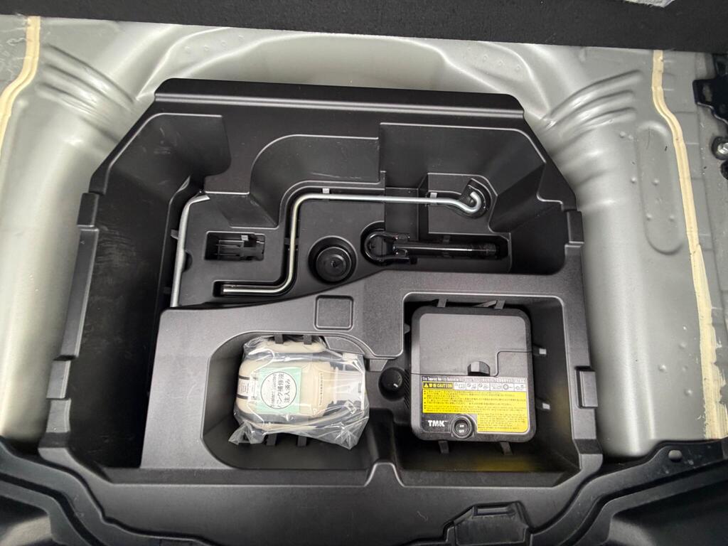 2012 Toyota Aqua thumbnail 30