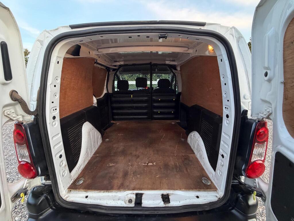 2017 Peugeot Partner thumbnail 23