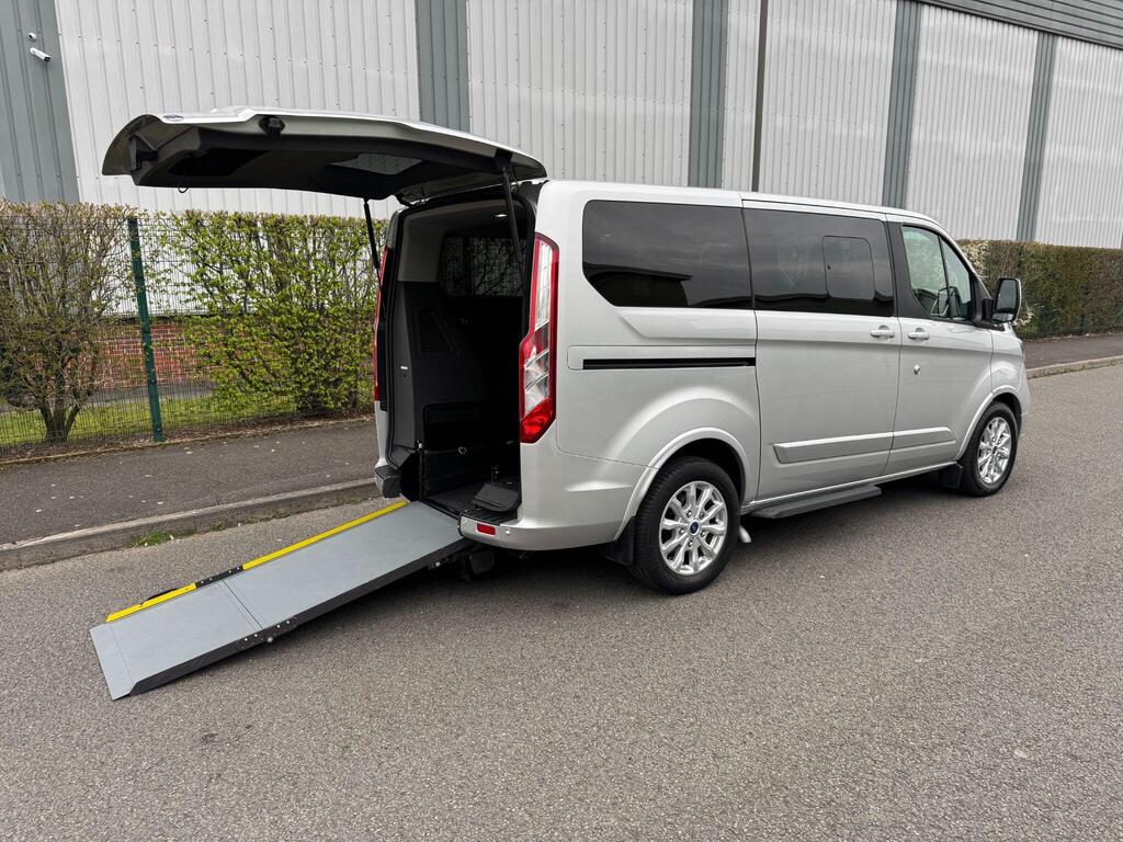 Ford Tourneo Custom Minibus 2.0 310 EcoBlue Titanium Auto L1 Euro 6 (s/s) 5dr
