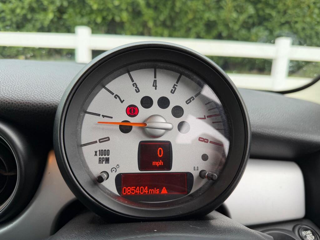 2011 MINI Hatch thumbnail 22