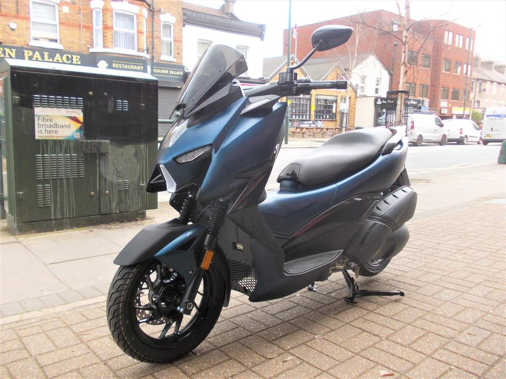 Used Zontes Zt125-m Scooter in Barnet, Hertfordshire | Bikestrobe