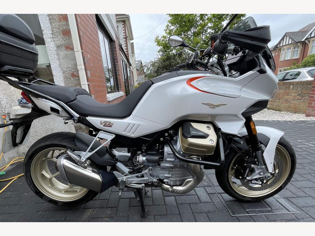 Moto Guzzi V100 Mandello
