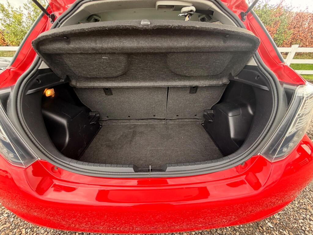 2014 Toyota Yaris thumbnail 44