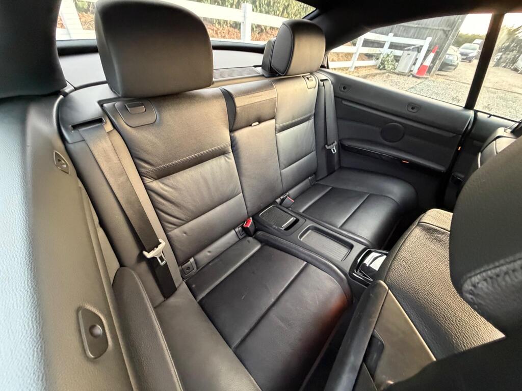 2010 BMW 3 Series thumbnail 24