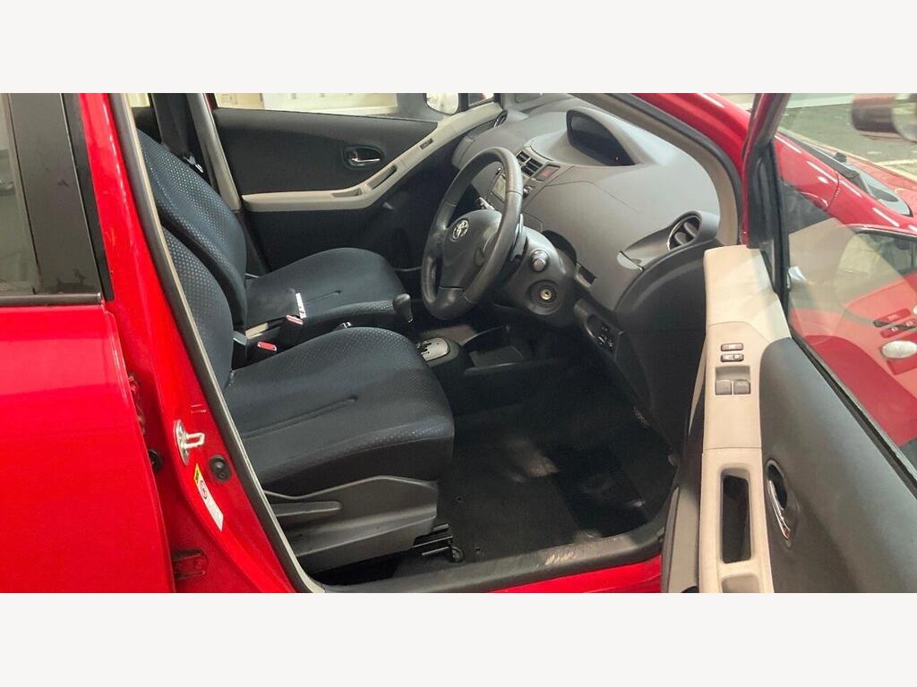 2010 Toyota Yaris thumbnail 8
