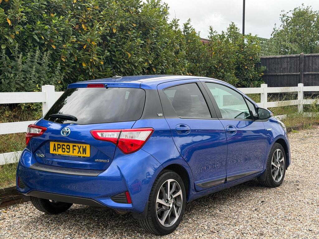 2020 Toyota Yaris thumbnail 13