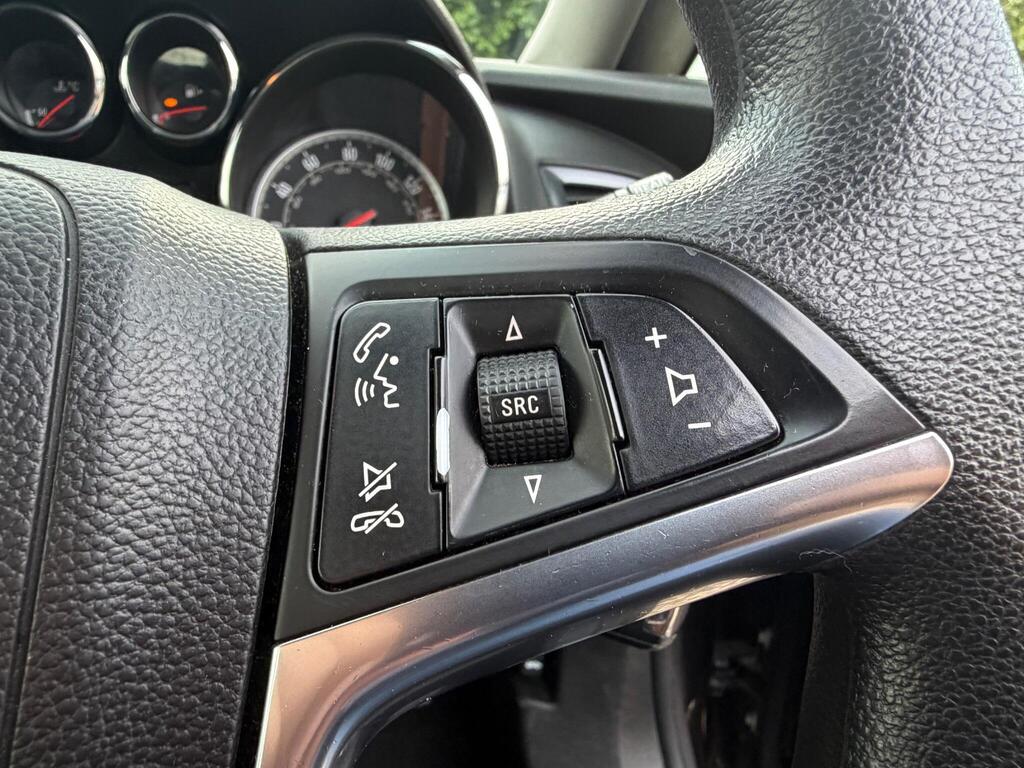 2015 Vauxhall Astra thumbnail 24