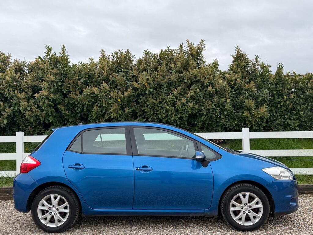 2012 Toyota Auris thumbnail 12