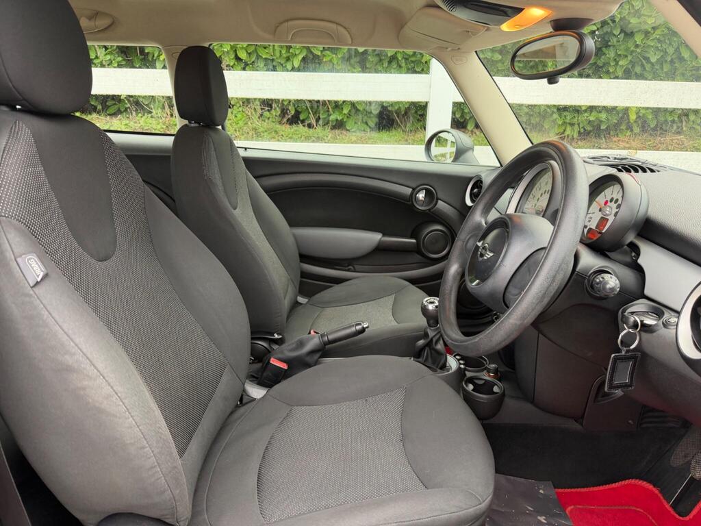 2011 MINI Hatch thumbnail 16