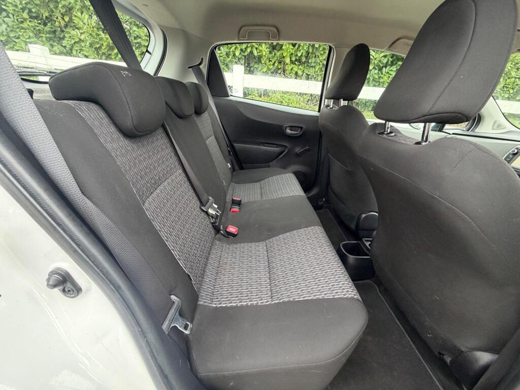 2013 Toyota Yaris thumbnail 11