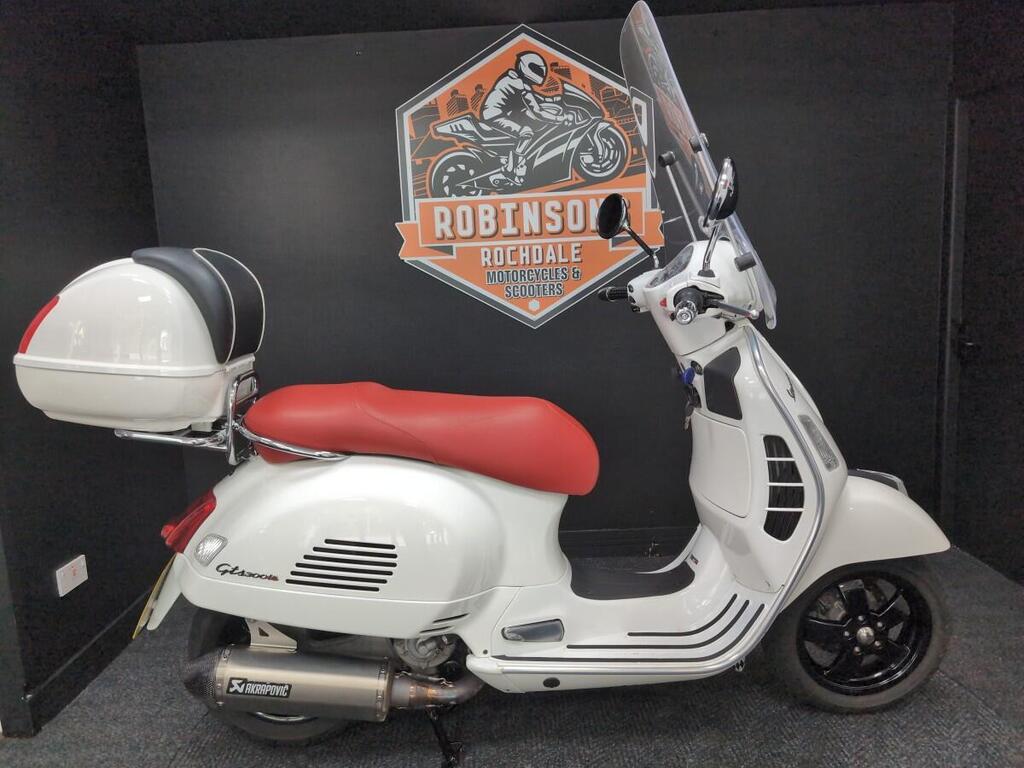 Piaggio Vespa GTS 300