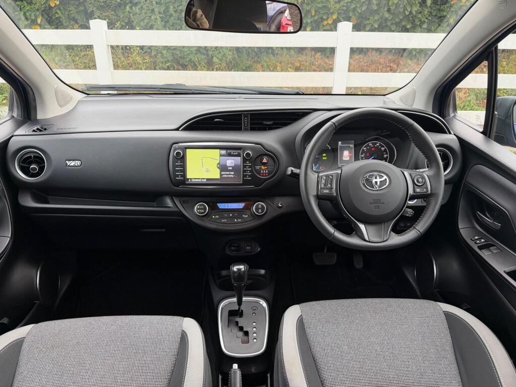 2020 Toyota Yaris thumbnail 2