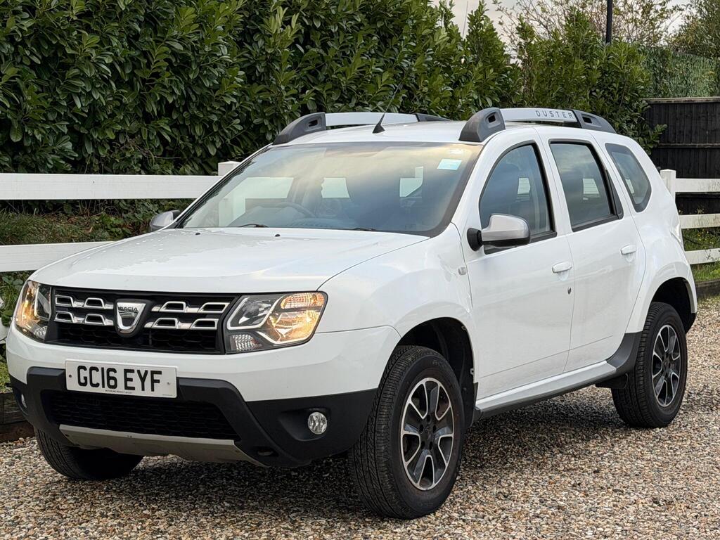 2016 Dacia Duster thumbnail 3