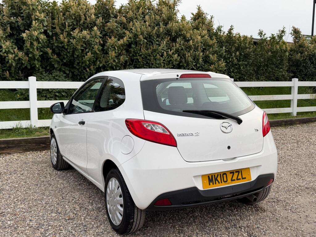 2010 Mazda Mazda2 thumbnail 4