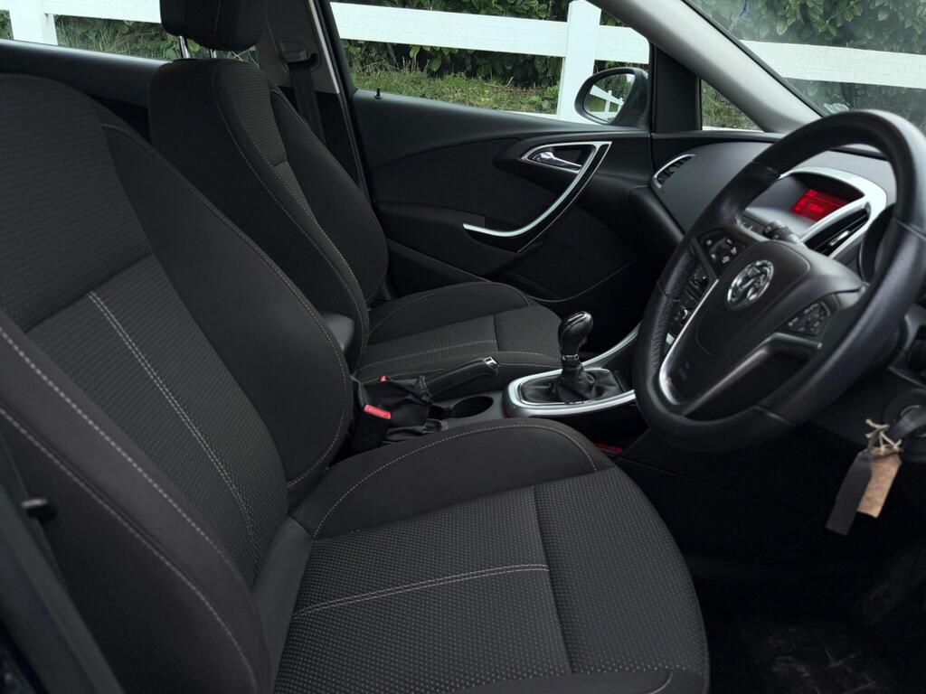 2014 Vauxhall Astra thumbnail 17
