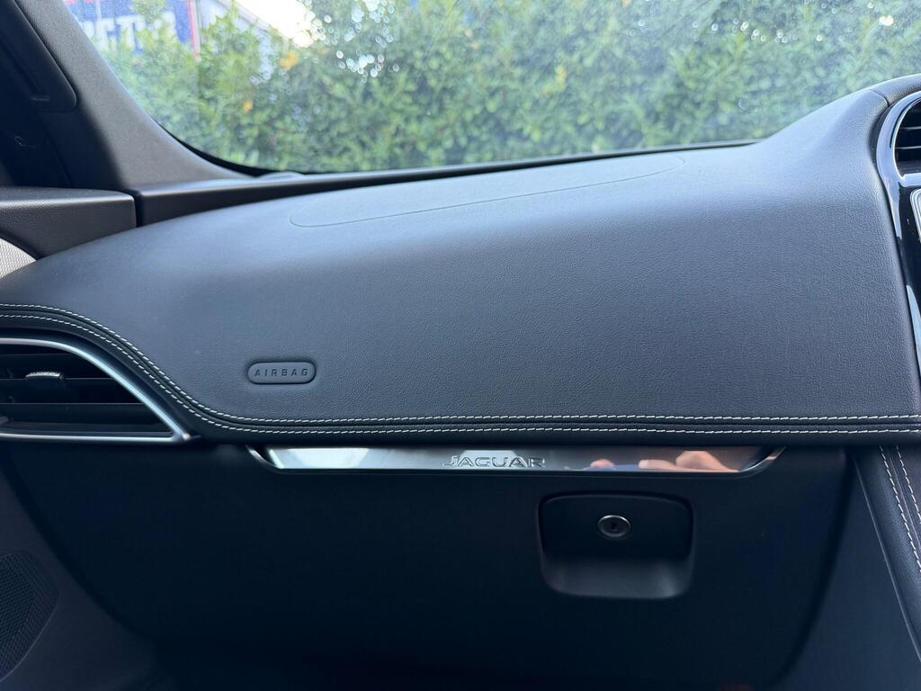 Jaguar F-PACE 2.0 D180 R-Sport Auto AWD Euro 6 (s/s) 5dr thumbnail 43