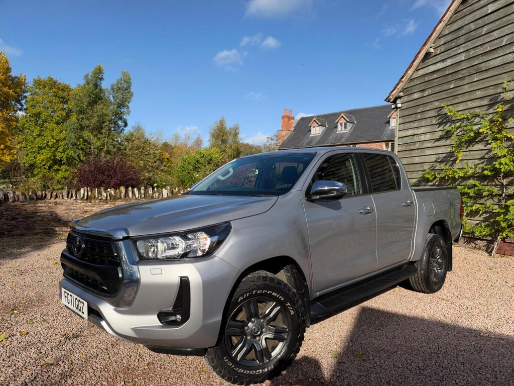 Toyota Hilux Pickup 2.4 D-4D Icon 4WD Euro 6 (s/s) 4dr
