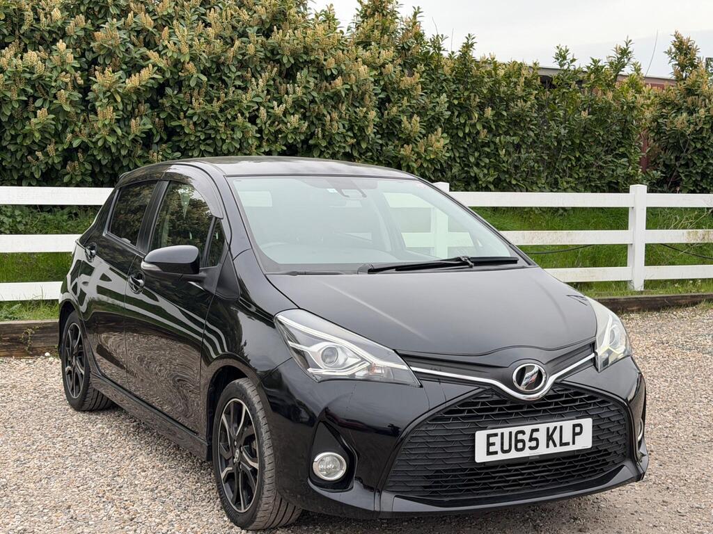2016 Toyota Yaris thumbnail 4