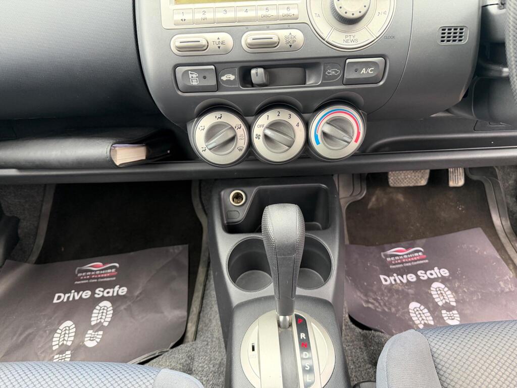 2005 Honda Jazz thumbnail 15