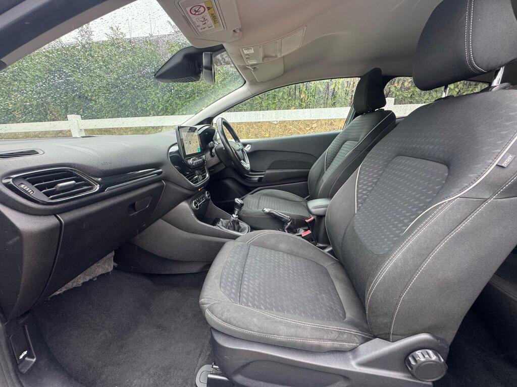 Ford Fiesta 1.0T EcoBoost Titanium Euro 6 (s/s) 3dr thumbnail 2